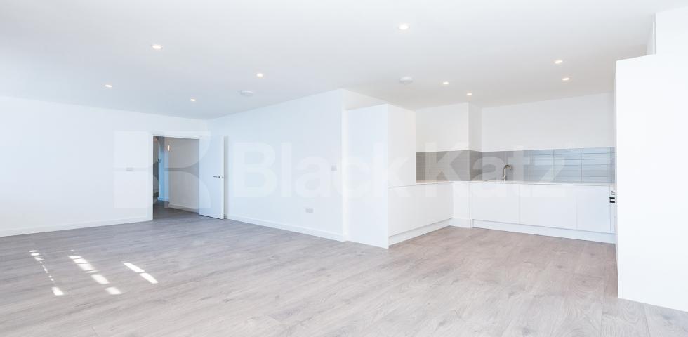 			VIRTUAL TOUR AVAILABLE!, 2 Bedroom, 1 bath, 1 reception Apartment			 DOVE ROAD , CANONBURY-ISLINGTON